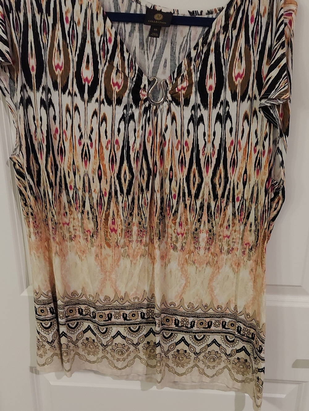 Collective Concepts Cream, Black & Pink Printed V-Neck Tunic with Ring Detail